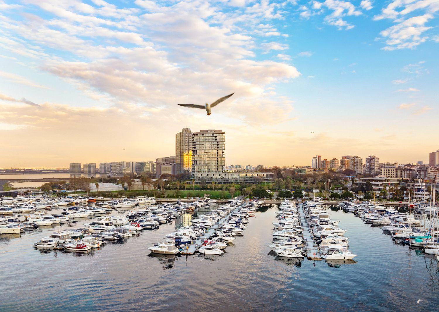 Ataköy Marinada Residence: Luxury 1+1 Dublex Apartment Waterfront in Istanbul - Suitable for Citizenship