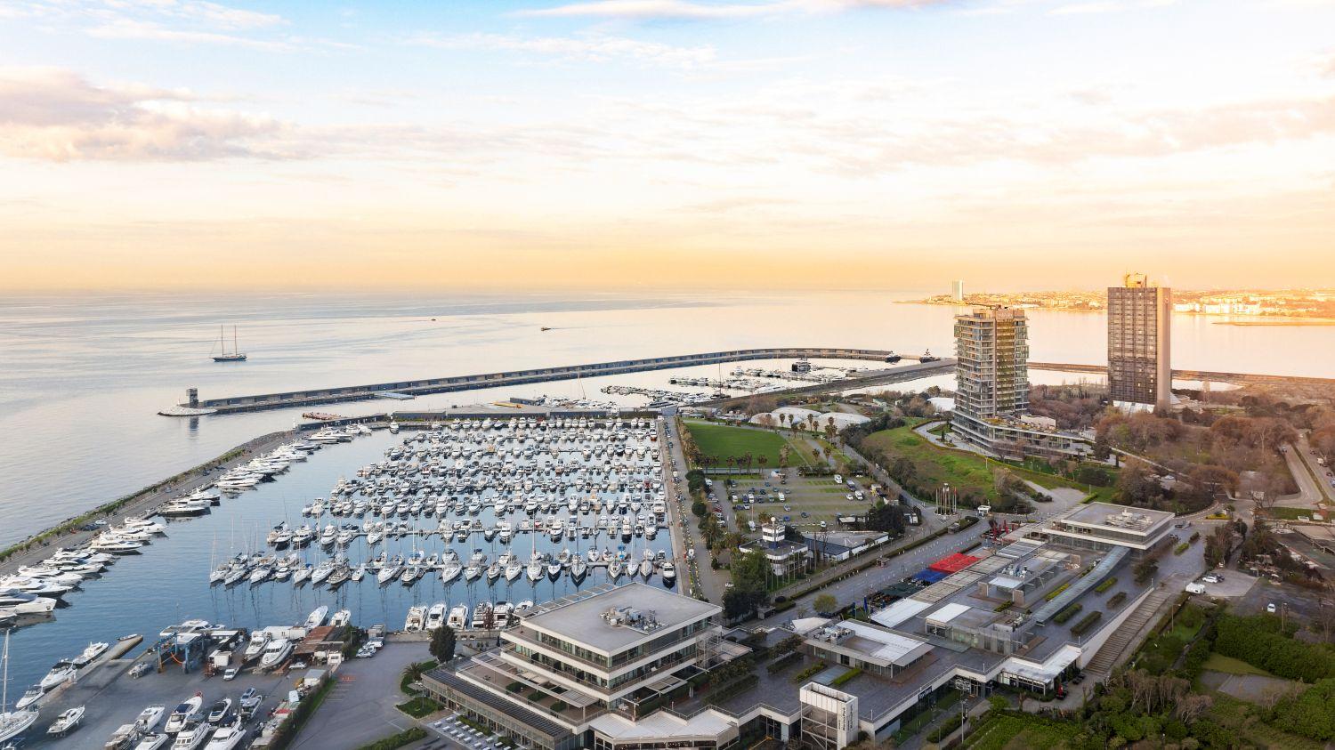 Ataköy Marinada Residence: Luxury 1+1 Dublex Apartment Waterfront in Istanbul - Suitable for Citizenship