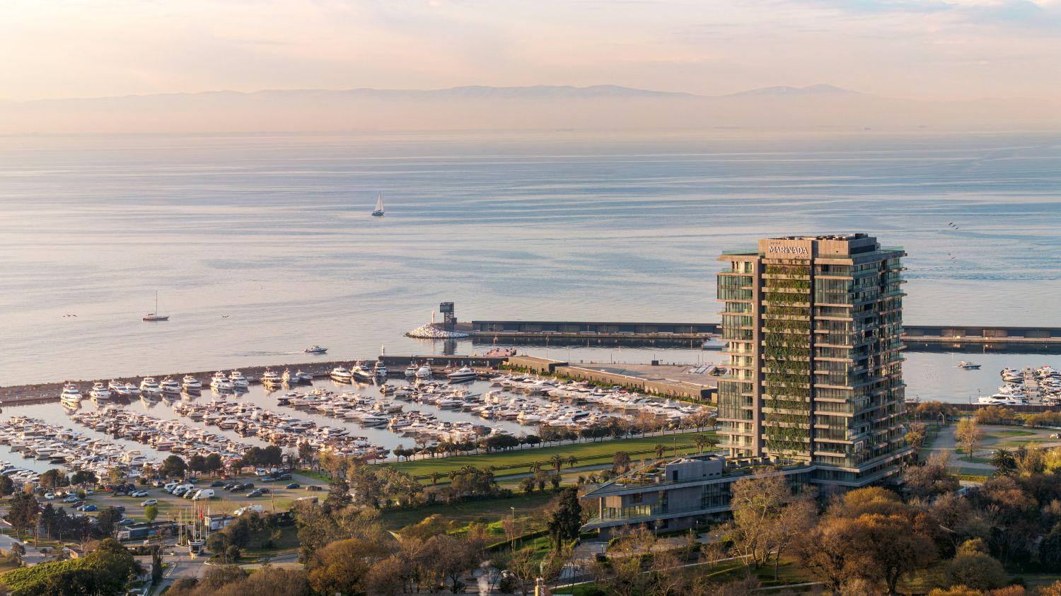Ataköy Marinada Residence: Luxury 1+1 Dublex Apartment Waterfront in Istanbul - Suitable for Citizenship