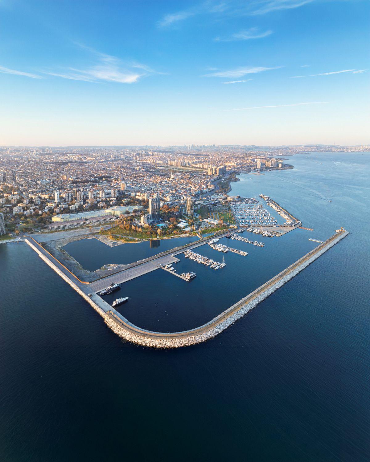 Ataköy Marinada Residence: Luxury 1+1 Dublex Apartment Waterfront in Istanbul - Suitable for Citizenship