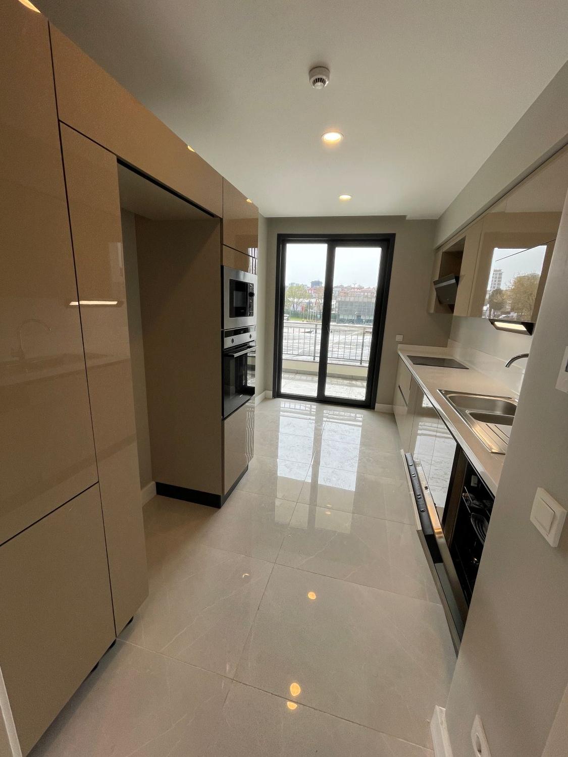 Avrupa Konutları Esentepe: Modern 3+1 Apartment Near E-5 & Metro - Suitable for Citizenship