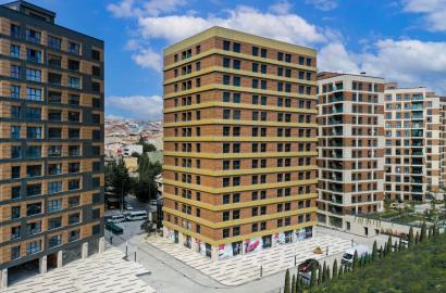 Babacan Port Royal Küçükçekmece: Commercial Unit for Sale