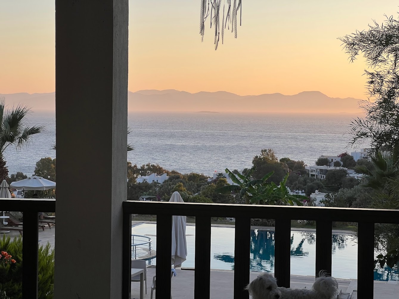 Apartamento dúplex de 3+1 con vistas al mar y a la piscina en el complejo Babil Gardens