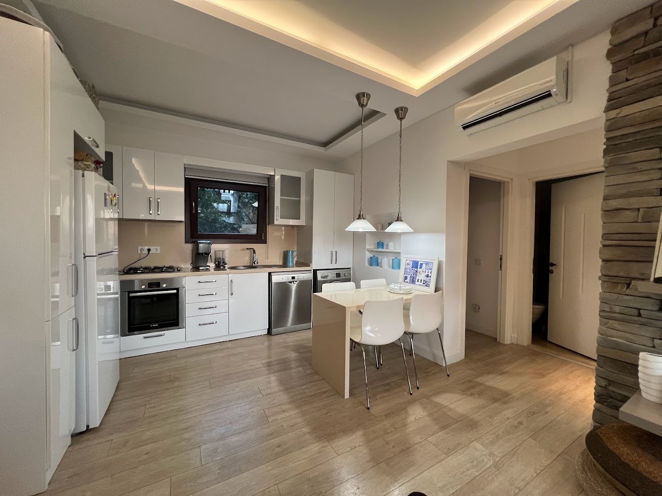 Apartamento dúplex de 3+1 con vistas al mar y a la piscina en el complejo Babil Gardens