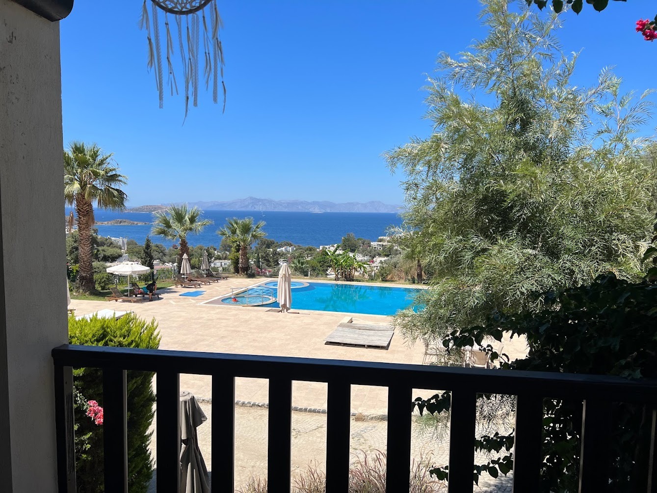 Apartamento dúplex de 3+1 con vistas al mar y a la piscina en el complejo Babil Gardens