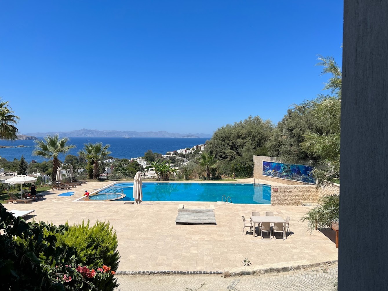 Apartamento dúplex de 3+1 con vistas al mar y a la piscina en el complejo Babil Gardens