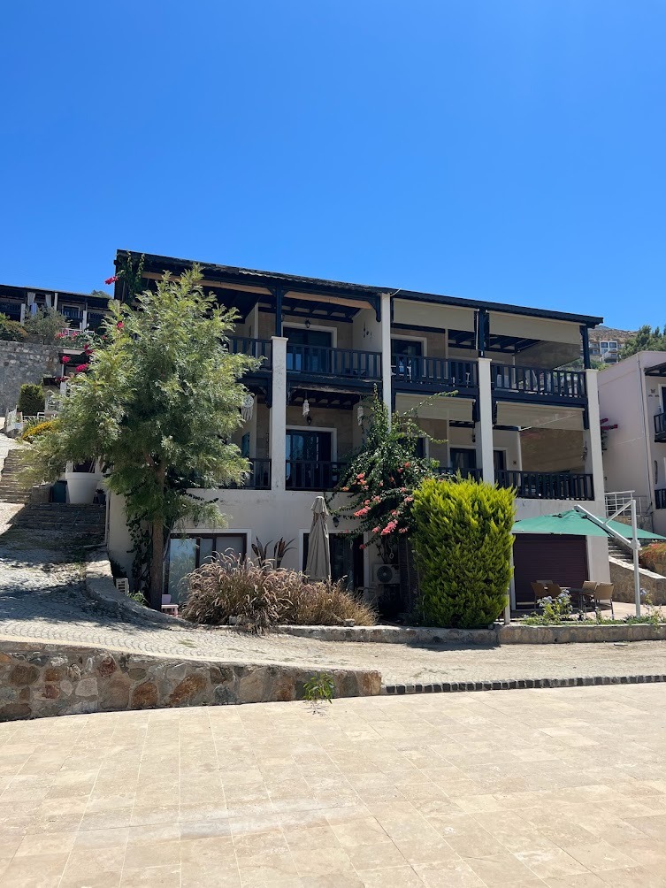 Apartamento dúplex de 3+1 con vistas al mar y a la piscina en el complejo Babil Gardens