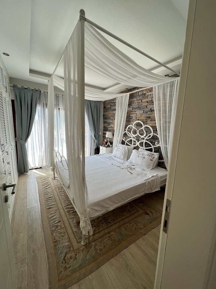 Apartamento dúplex de 3+1 con vistas al mar y a la piscina en el complejo Babil Gardens