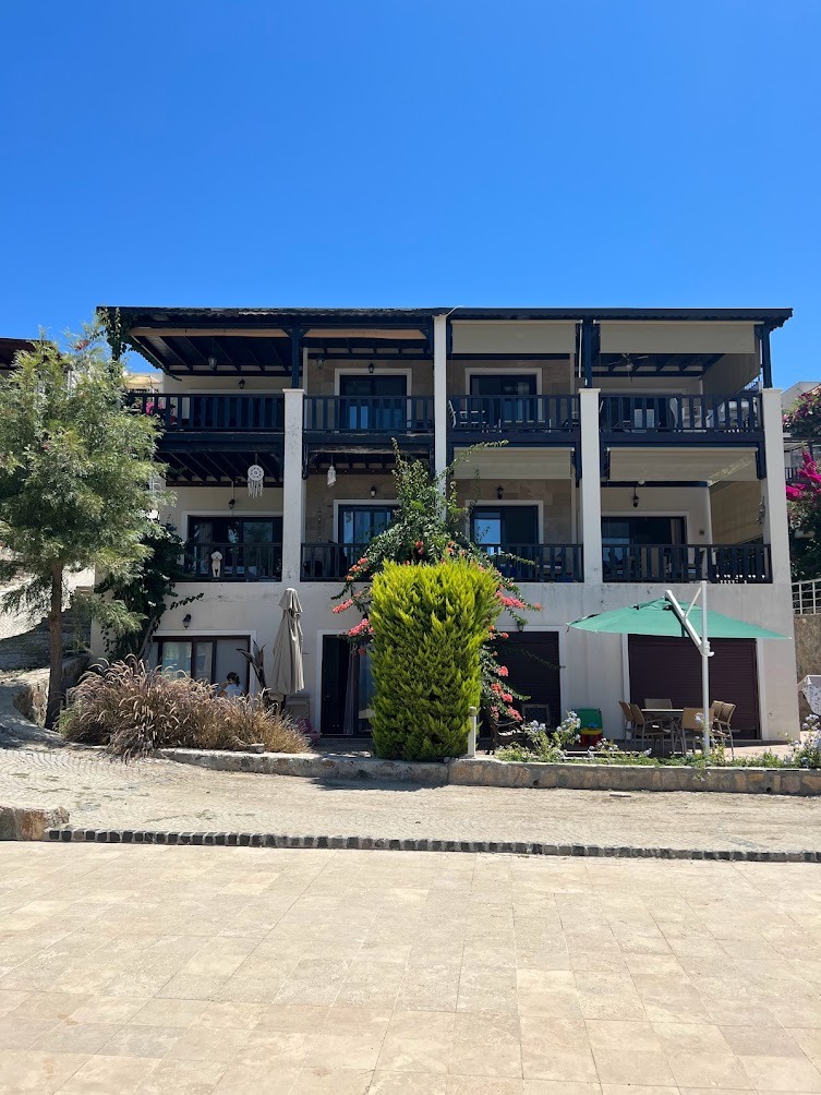 Apartamento dúplex de 3+1 con vistas al mar y a la piscina en el complejo Babil Gardens