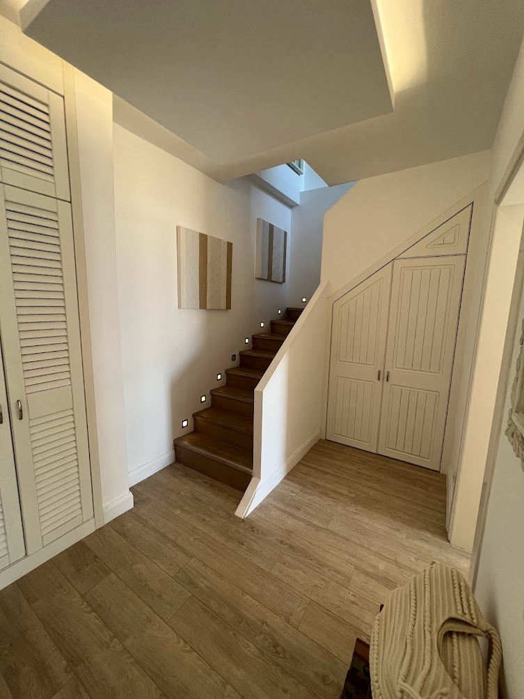 Apartamento dúplex de 3+1 con vistas al mar y a la piscina en el complejo Babil Gardens