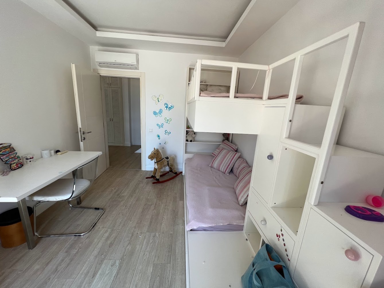Apartamento dúplex de 3+1 con vistas al mar y a la piscina en el complejo Babil Gardens
