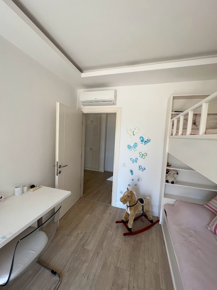 Apartamento dúplex de 3+1 con vistas al mar y a la piscina en el complejo Babil Gardens