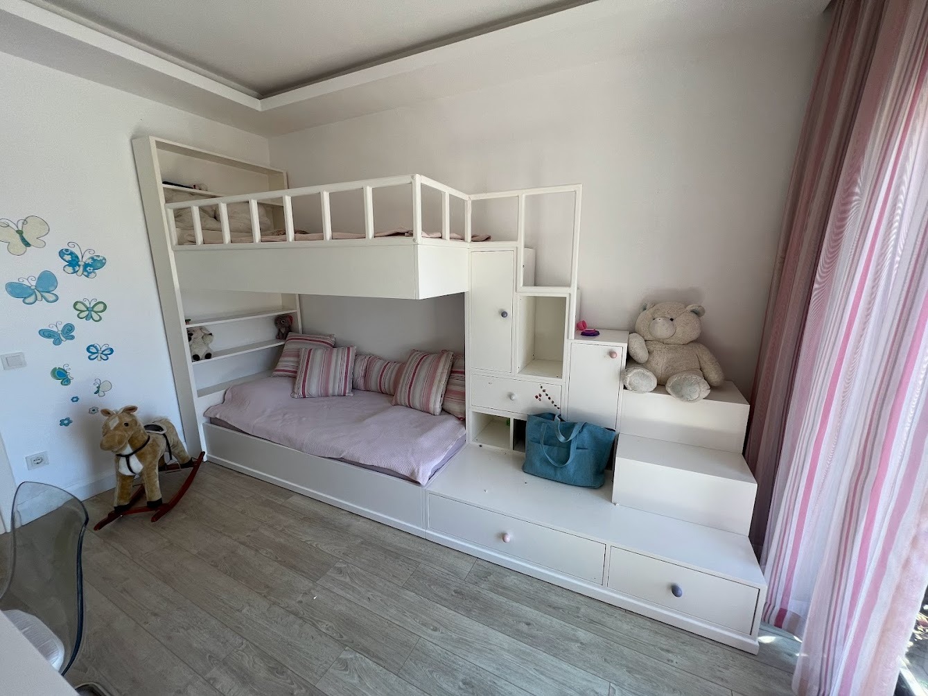 Apartamento dúplex de 3+1 con vistas al mar y a la piscina en el complejo Babil Gardens
