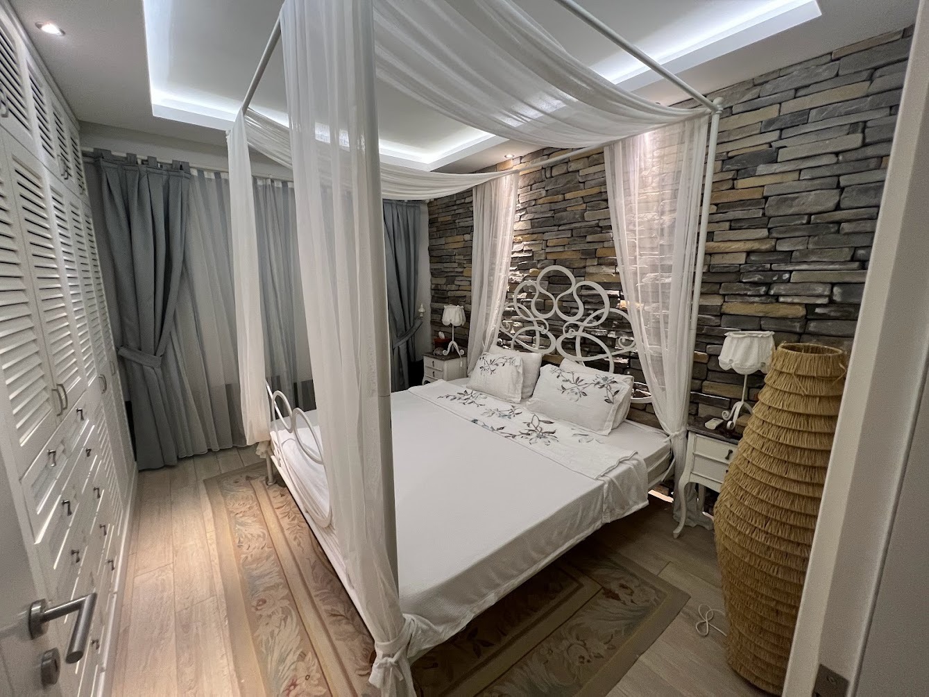 Apartamento dúplex de 3+1 con vistas al mar y a la piscina en el complejo Babil Gardens