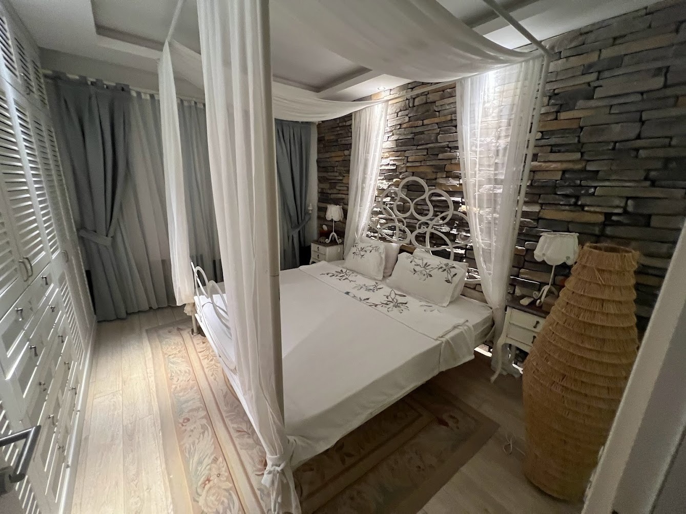 Apartamento dúplex de 3+1 con vistas al mar y a la piscina en el complejo Babil Gardens