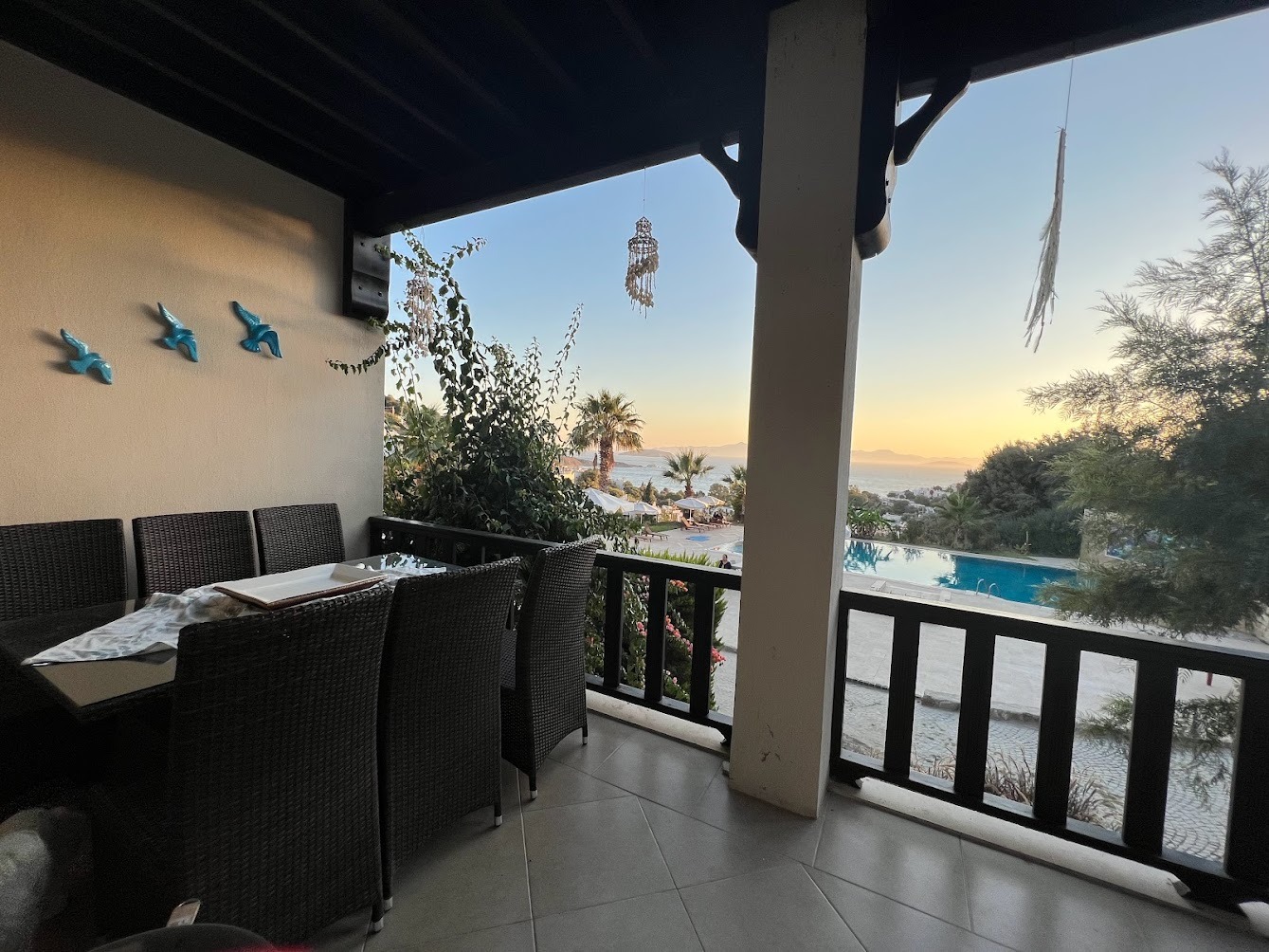 Apartamento dúplex de 3+1 con vistas al mar y a la piscina en el complejo Babil Gardens