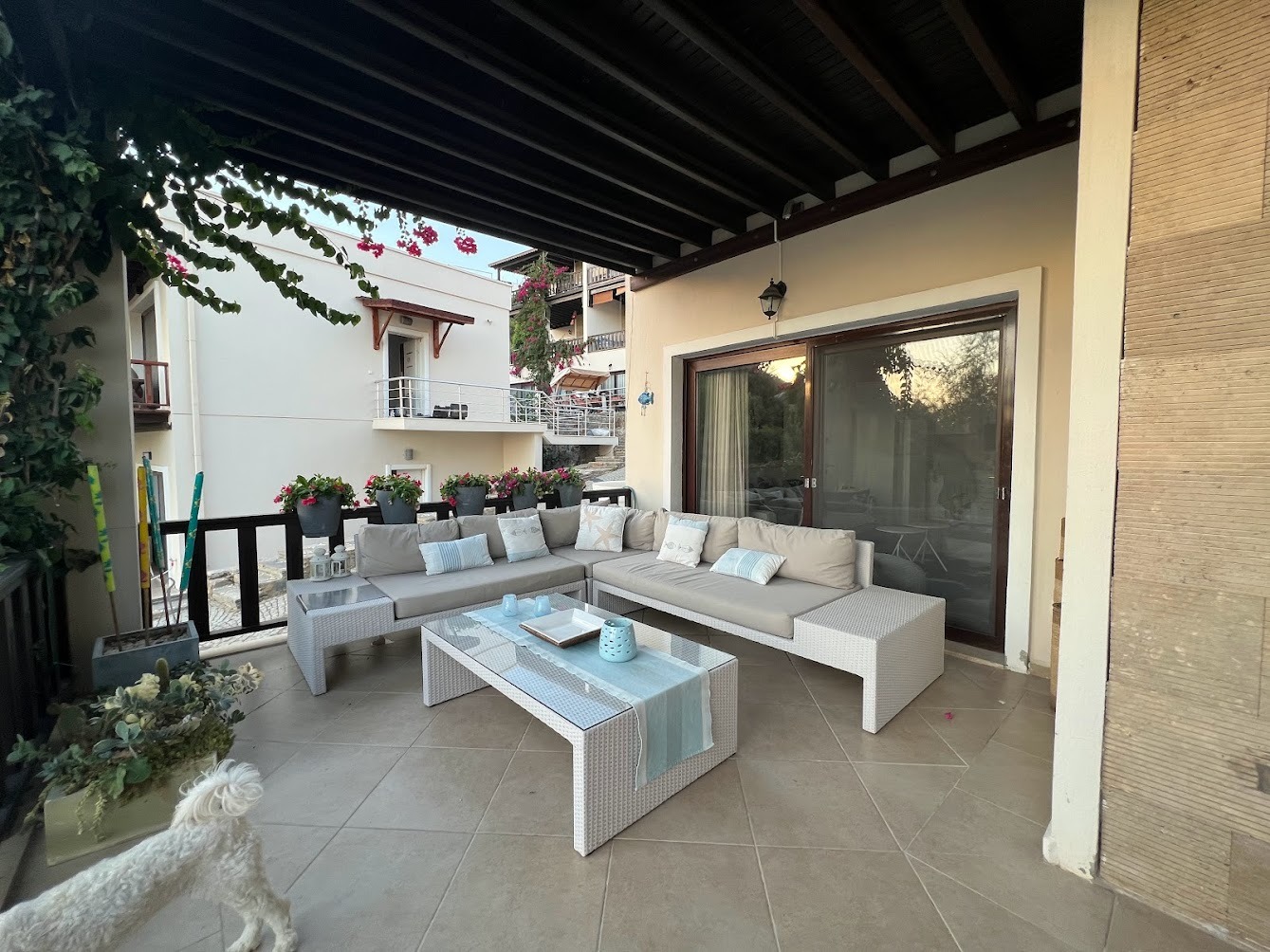 Apartamento dúplex de 3+1 con vistas al mar y a la piscina en el complejo Babil Gardens