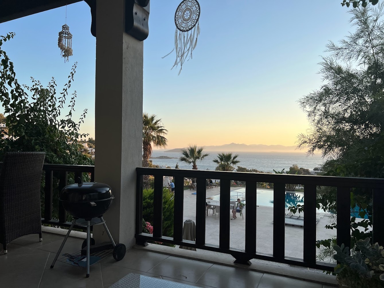 Apartamento dúplex de 3+1 con vistas al mar y a la piscina en el complejo Babil Gardens