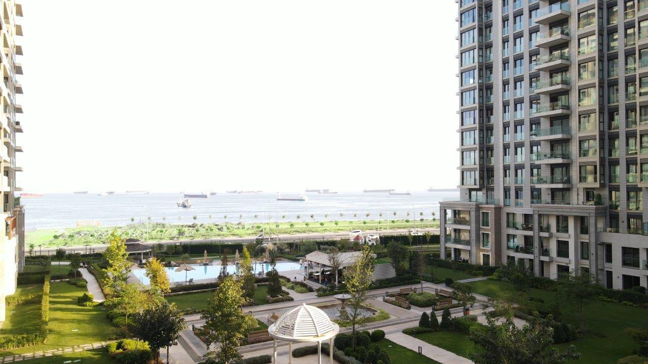 Invest in Buyukyali Istanbul: 2+1 Apartment - Suitable for Citizenship