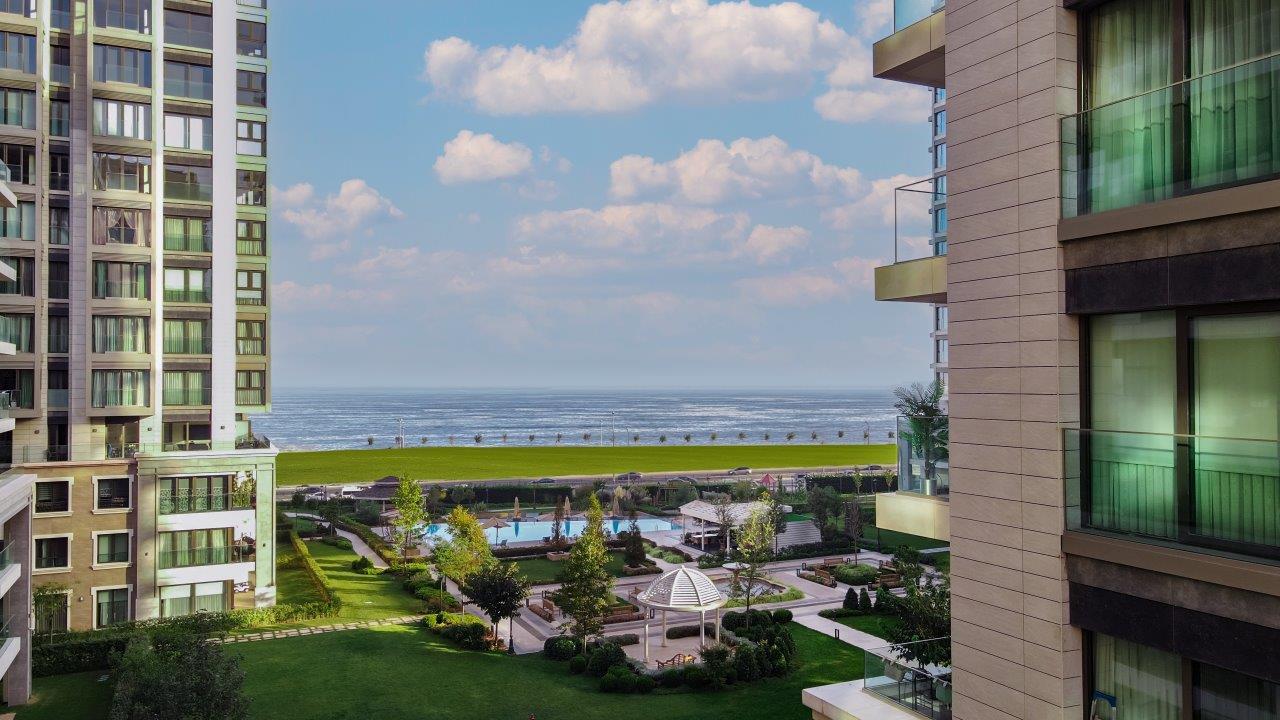 Invest in Buyukyali Istanbul: 2+1 Apartment - Suitable for Citizenship
