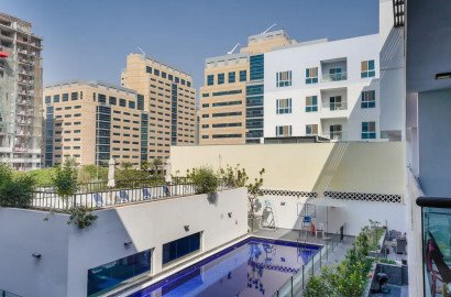 City Apartments -1 Bedroom + Study- Pool View - Vacant