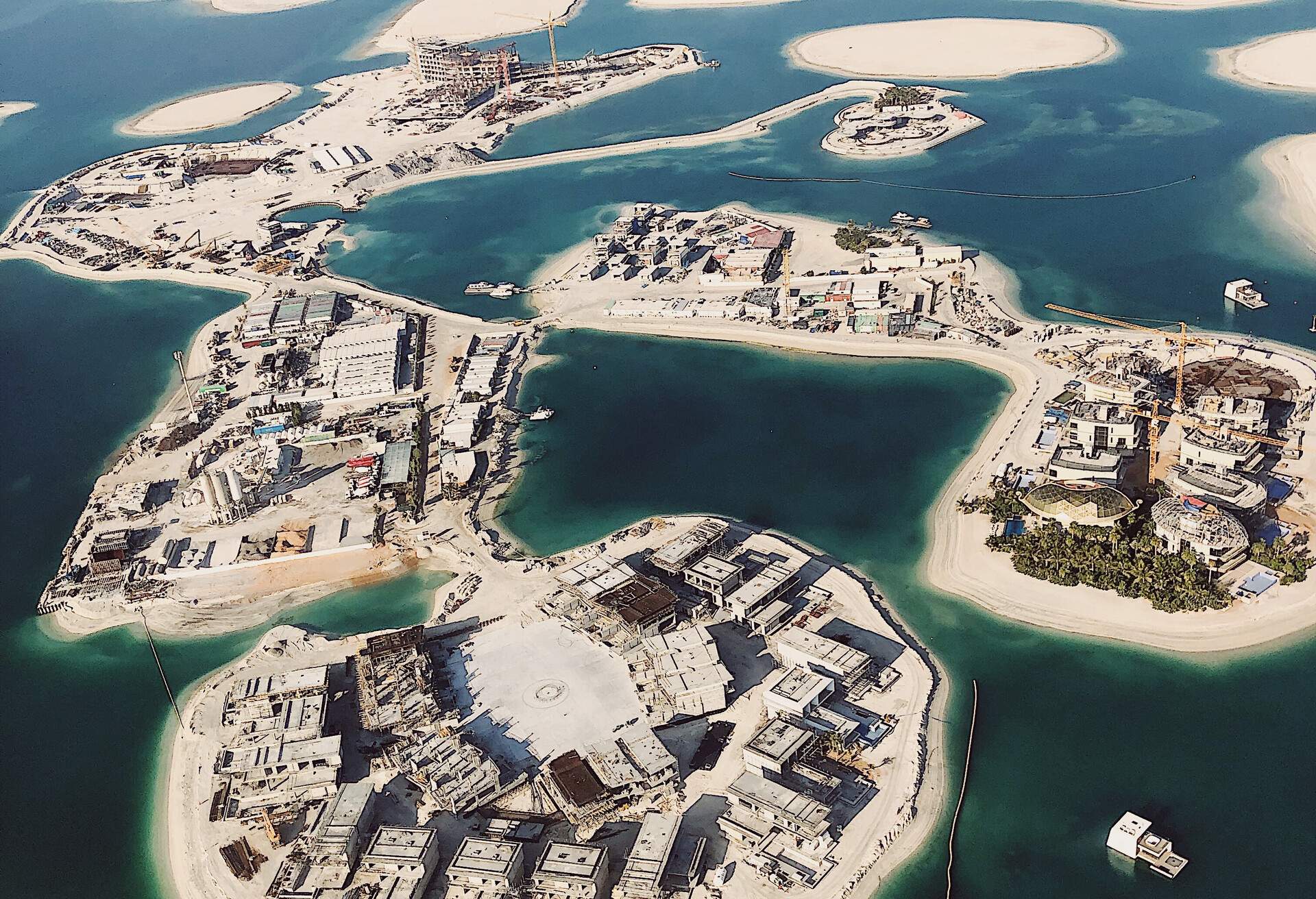 dest-uae-dubai-world-islands-gettyimages-1136875597.jpg