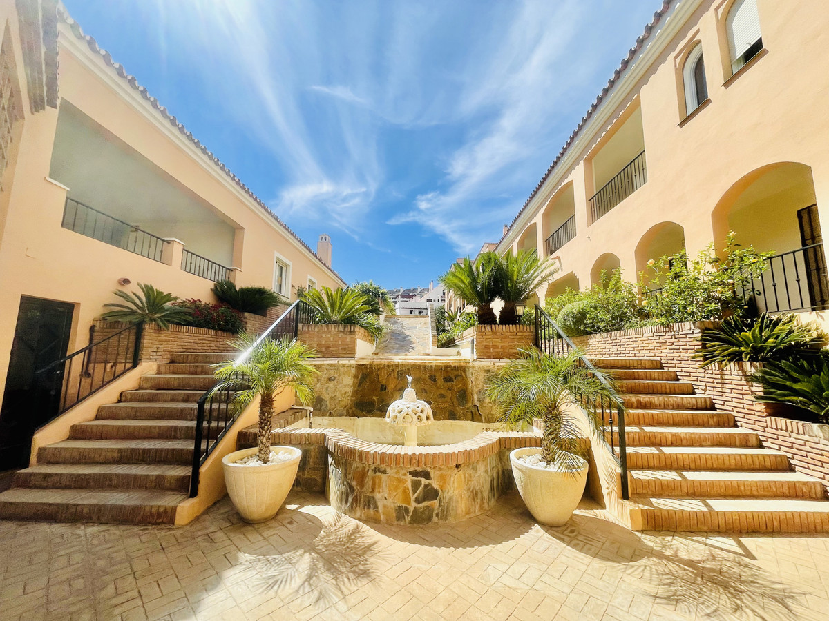 3 bed  apartment, walking distance to Centro Plaza & Puerto Banus