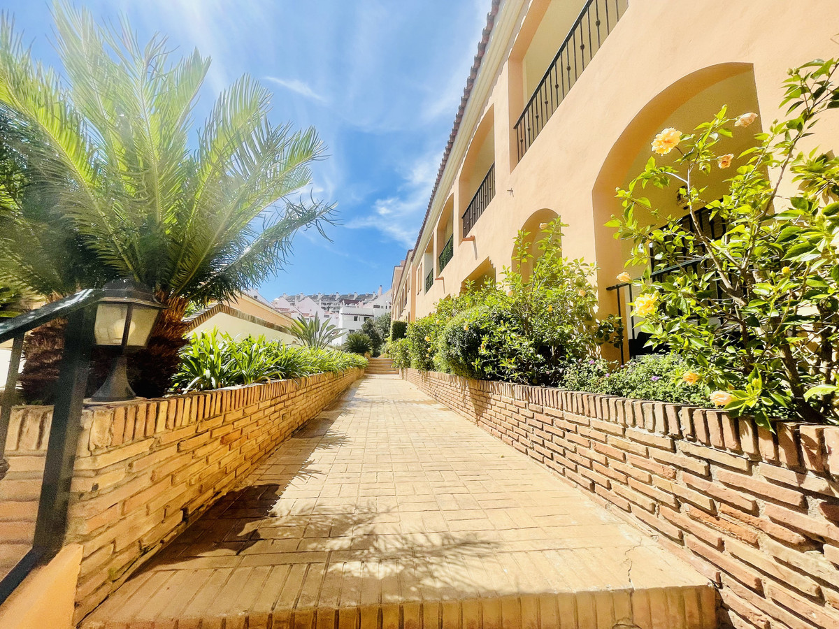 3 bed  apartment, walking distance to Centro Plaza & Puerto Banus