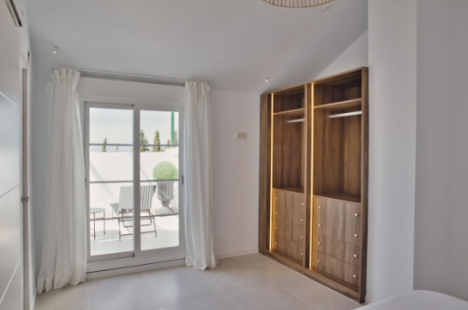 3 bedrooms, 3 baths, Penthouse Duplex in Nueva Andalucía