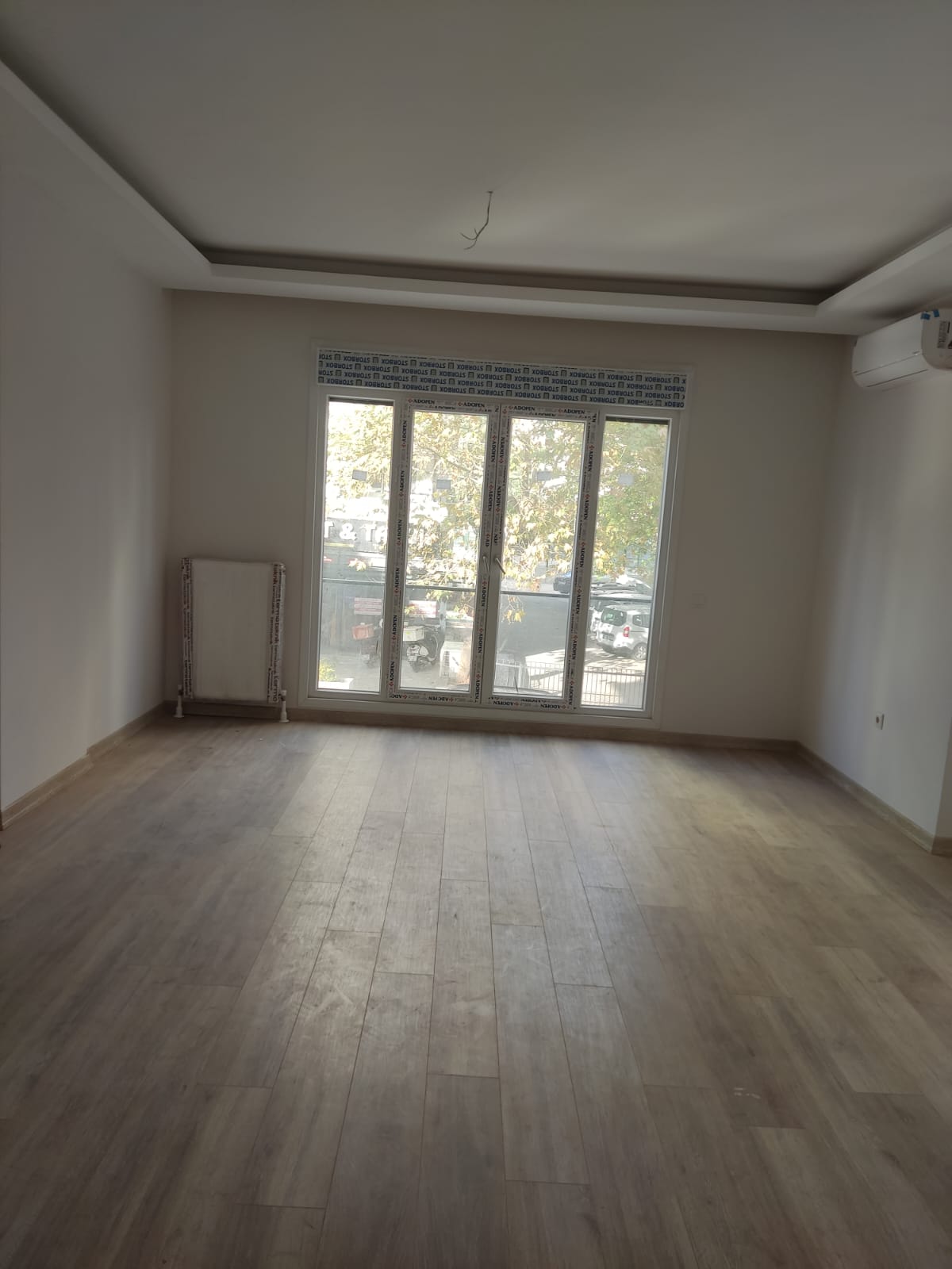 2+1 Apartment for Sale in Erenköy, Istanbul, Eligible for Citizenship, 1 Minute to the Marmara Sea, Excellent Location,