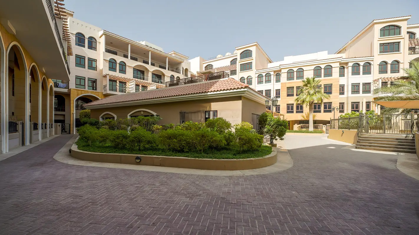 Fortunato - 1 Bedroom Apartment - Elegant | Pool View | Near Circle Mall