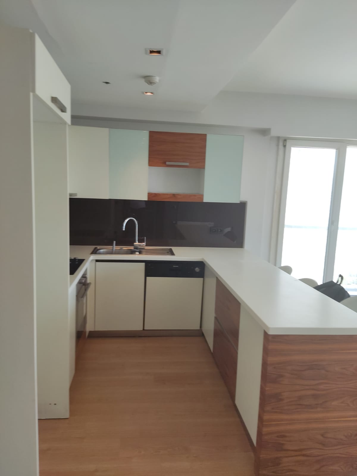 Ready To Move 2+1 Flat With Sea View In Güneşli Park Houses