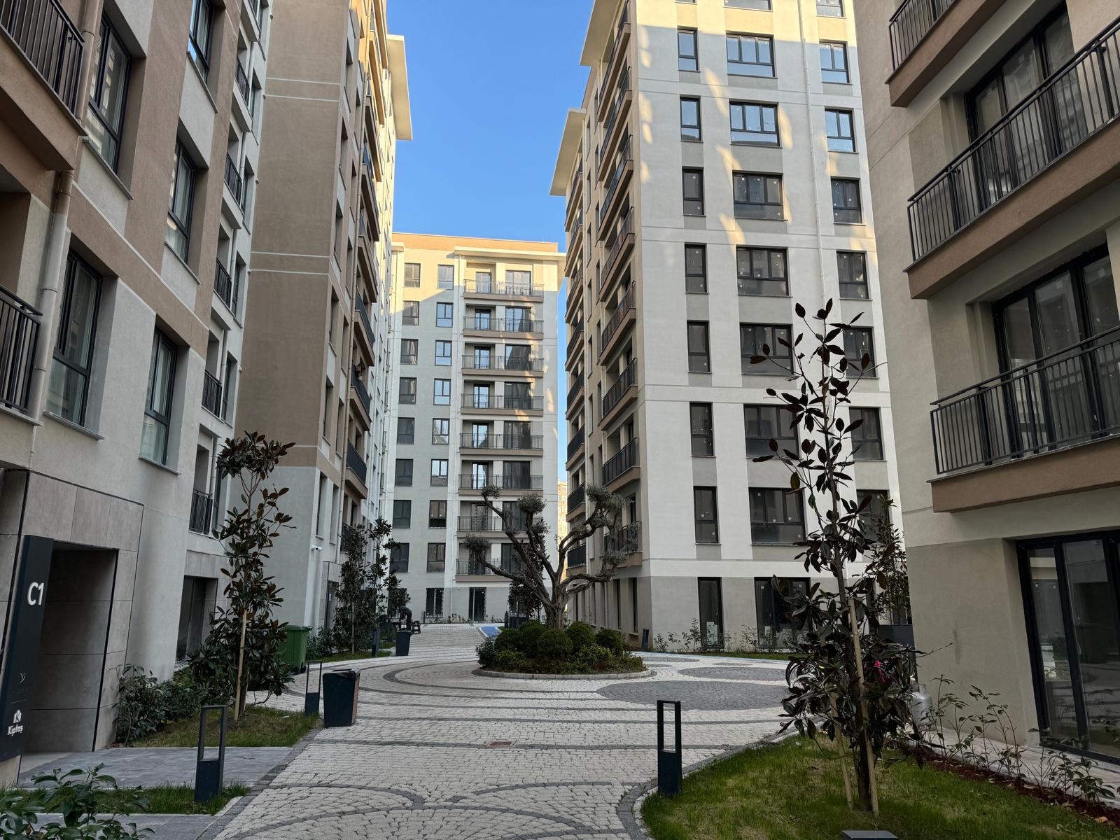 3+1 Apartment in Kırlangıç Evleri Project – Secure, Family-Oriented Living in Beylikdüzü