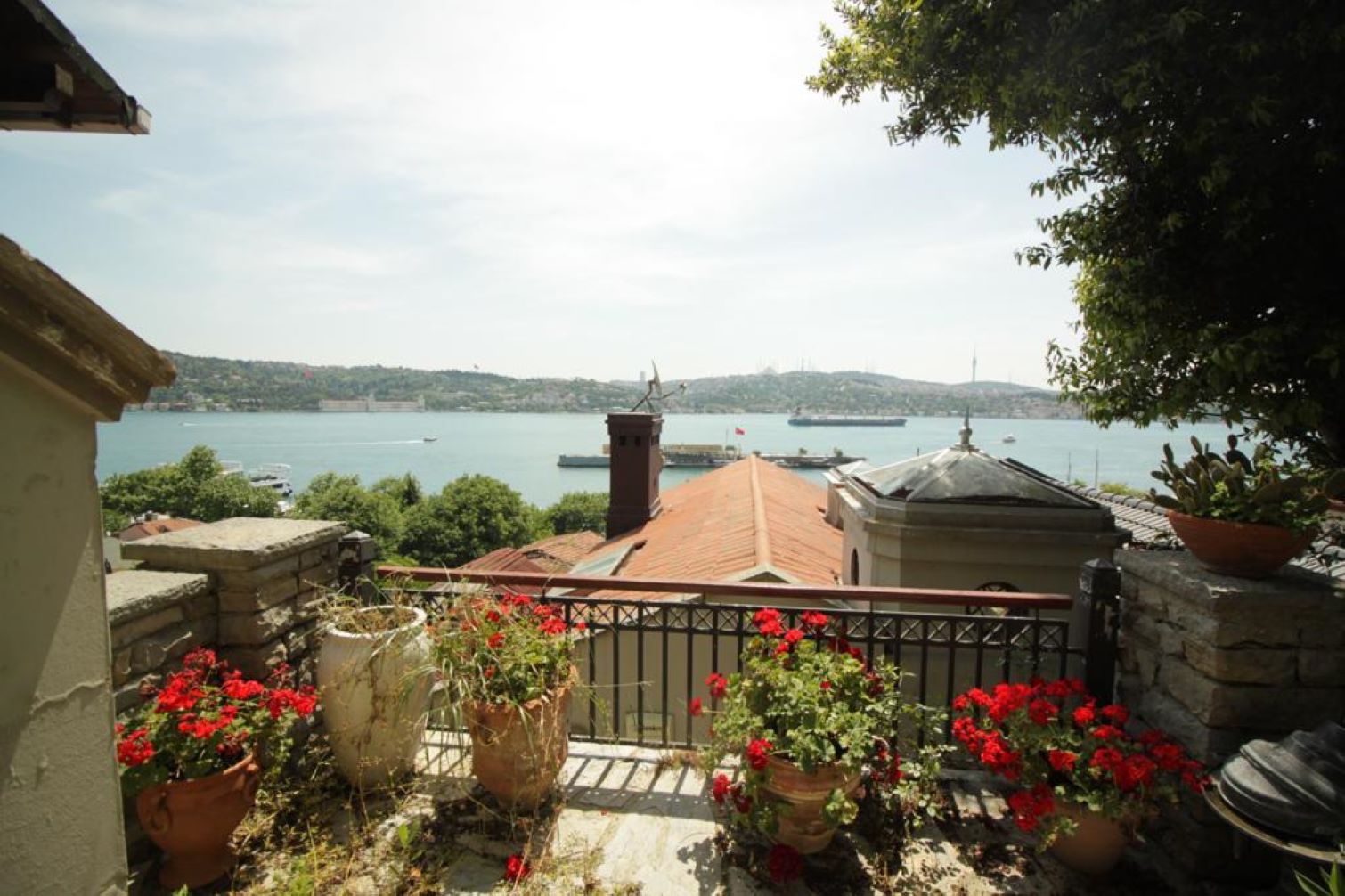 4+2 mansion with Bosphorus view, opposite the pearl of the Bosphorus, Kurucesme Water Island