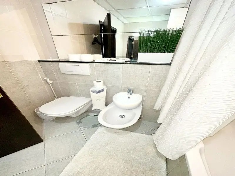 Lake City Tower - 1 Bedroom Apartment