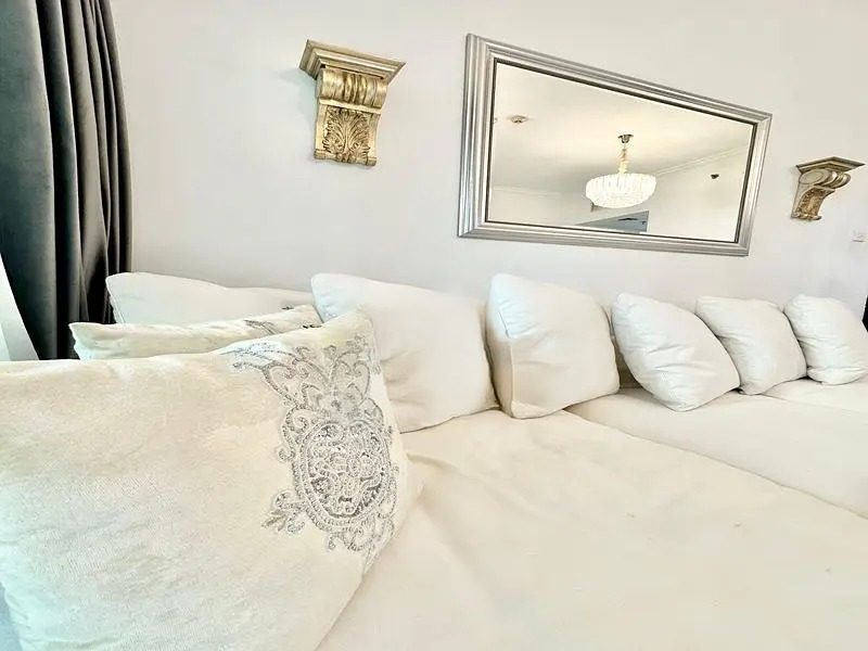 Lake City Tower - 1 Bedroom Apartment
