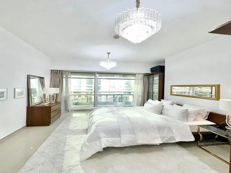 Lake City Tower - 1 Bedroom Apartment