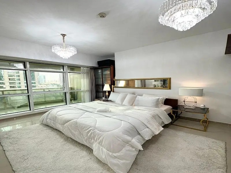 Lake City Tower - 1 Bedroom Apartment