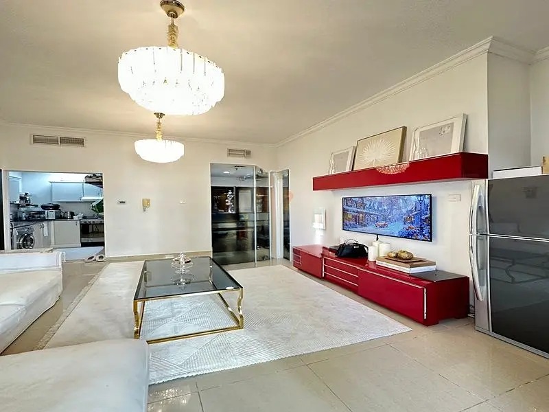 Lake City Tower - 1 Bedroom Apartment