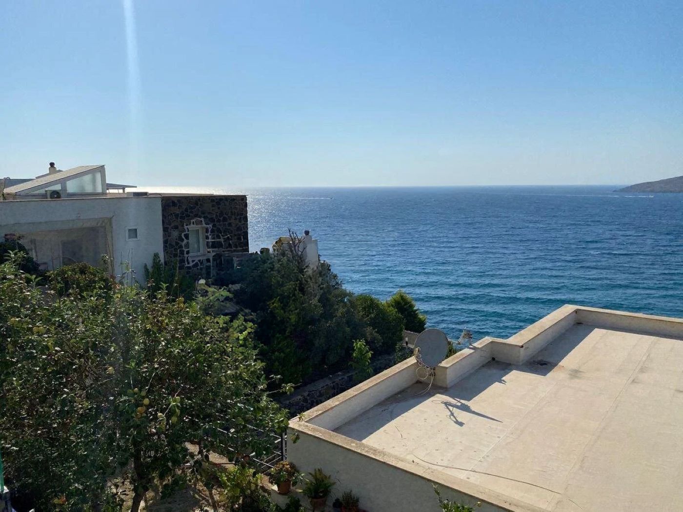 Seafront Apartment with Panoramic Sea and Islands View, Private Beach Access, and Located in a Secure Complex