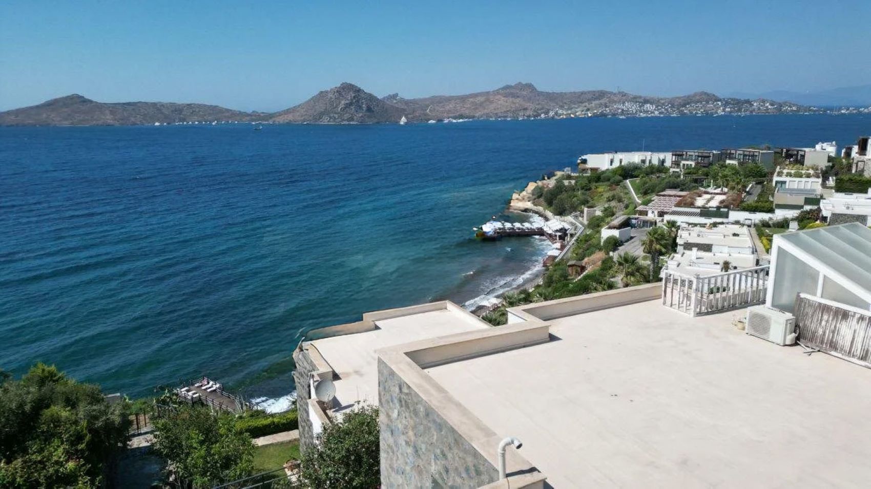 Seafront Apartment with Panoramic Sea and Islands View, Private Beach Access, and Located in a Secure Complex