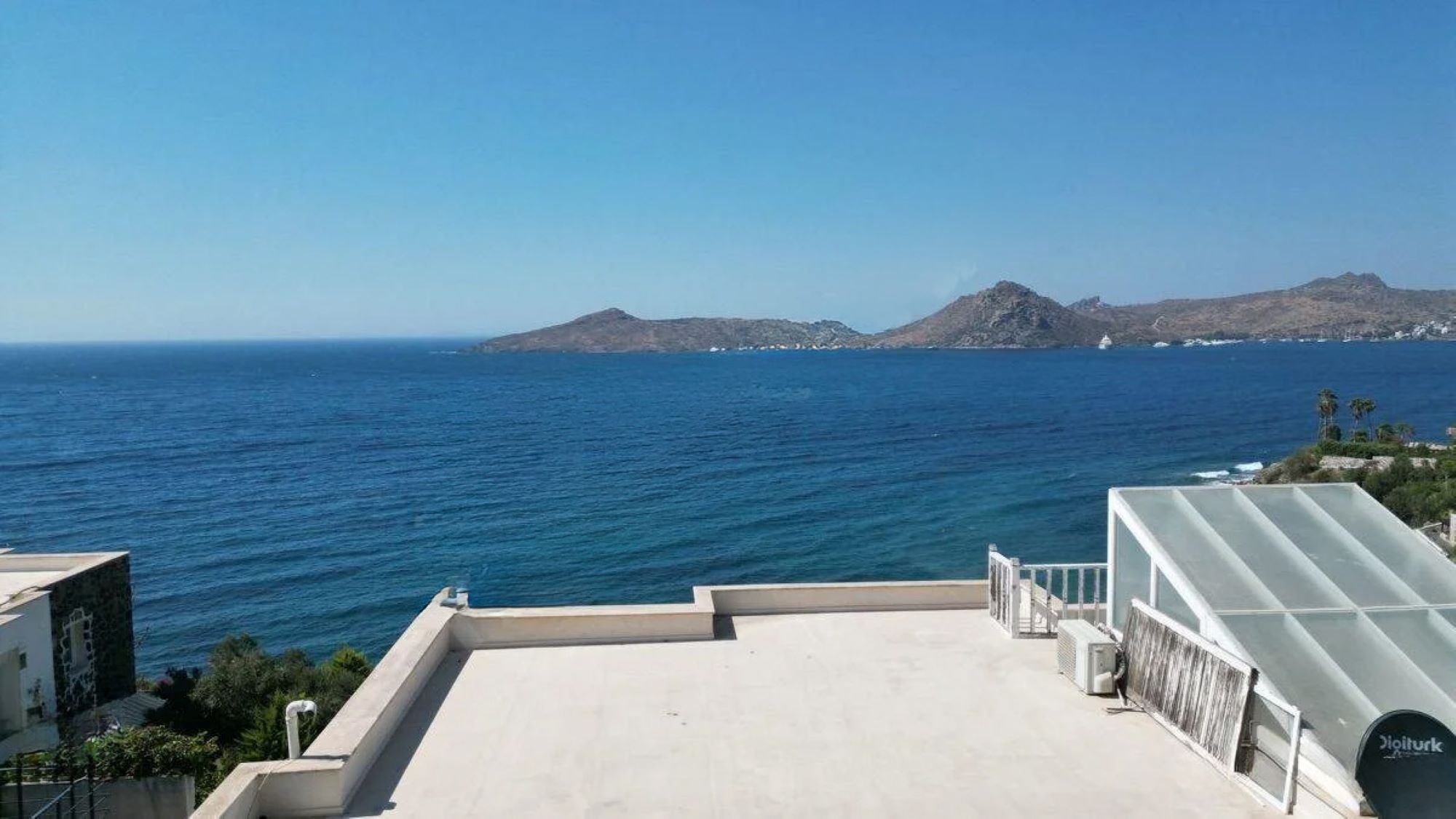 Seafront Apartment with Panoramic Sea and Islands View, Private Beach Access, and Located in a Secure Complex