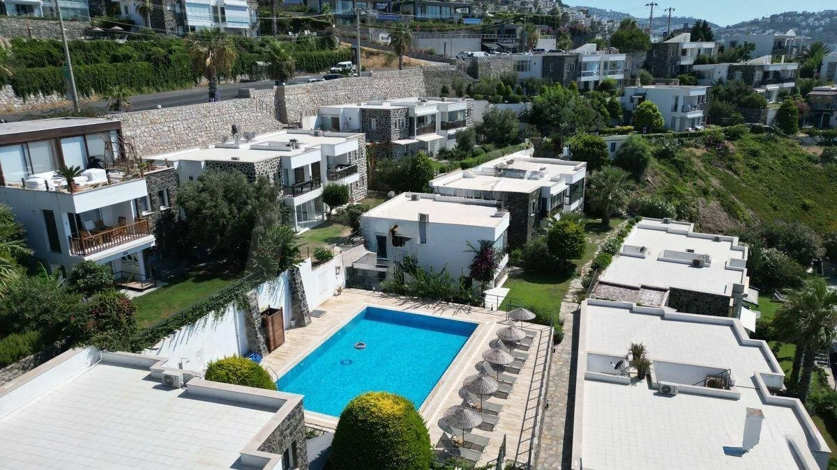 Seafront Apartment with Panoramic Sea and Islands View, Private Beach Access, and Located in a Secure Complex