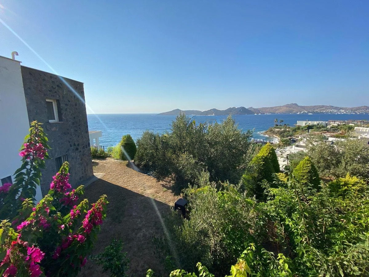 Seafront Apartment with Panoramic Sea and Islands View, Private Beach Access, and Located in a Secure Complex