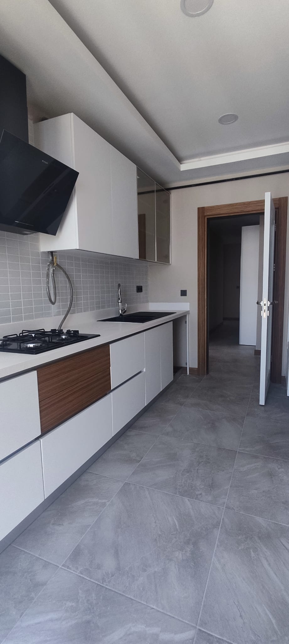 Palm Marin  3 Bed Apartment with Sea View - Vacant & Ready