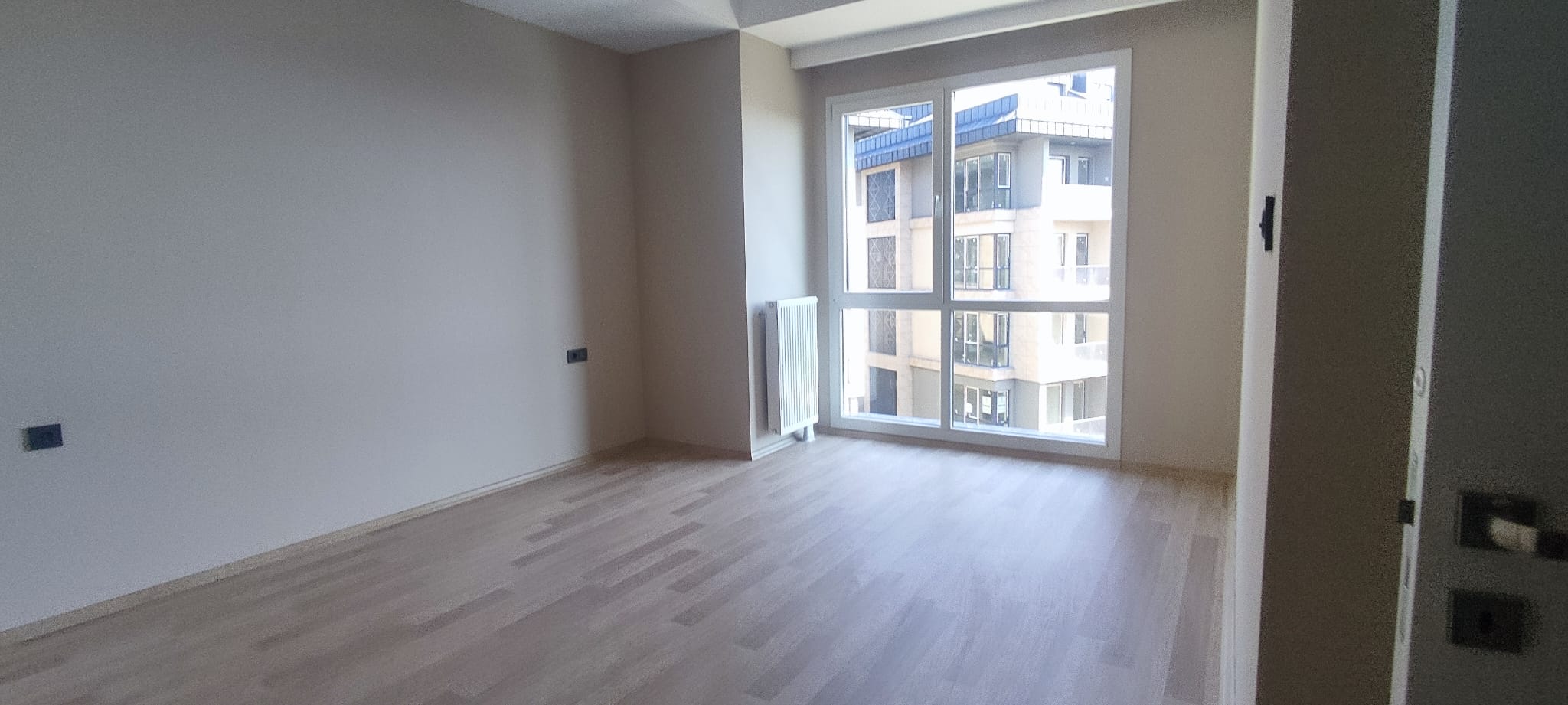 Palm Marin  3 Bed Apartment with Sea View - Vacant & Ready