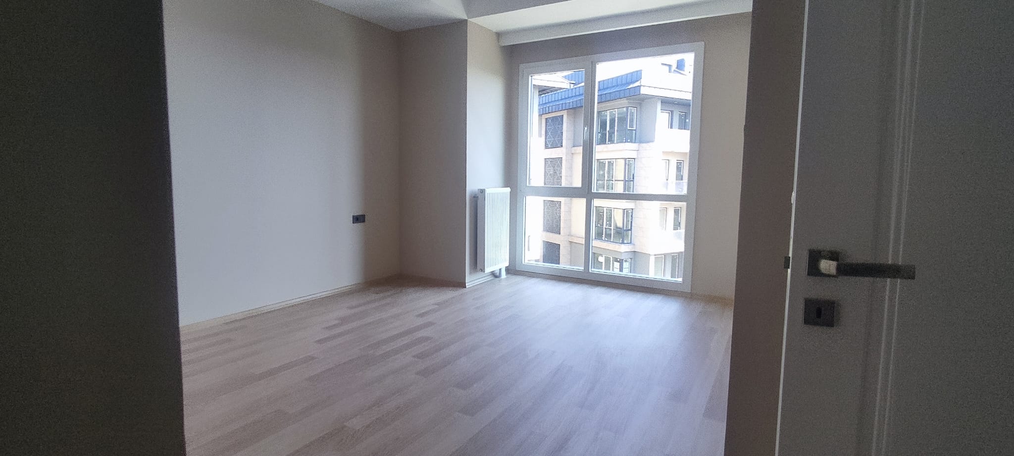 Palm Marin  3 Bed Apartment with Sea View - Vacant & Ready