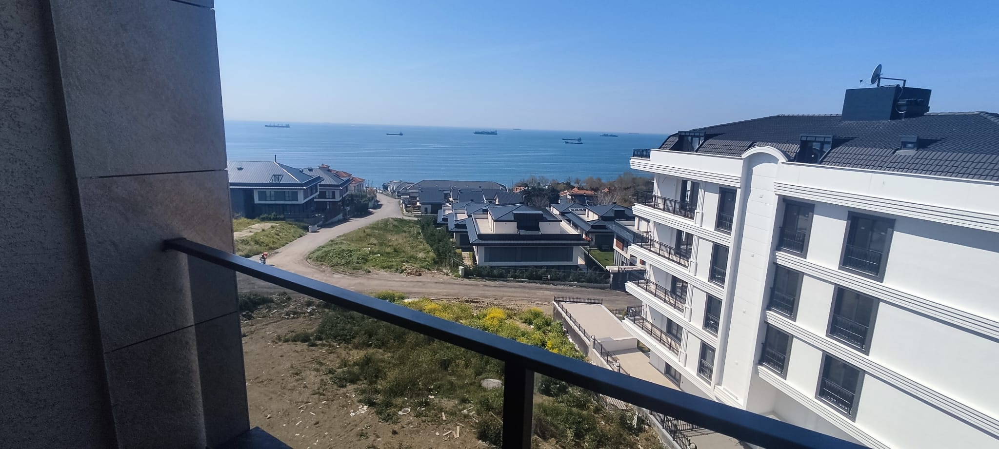Palm Marin  3 Bed Apartment with Sea View - Vacant & Ready