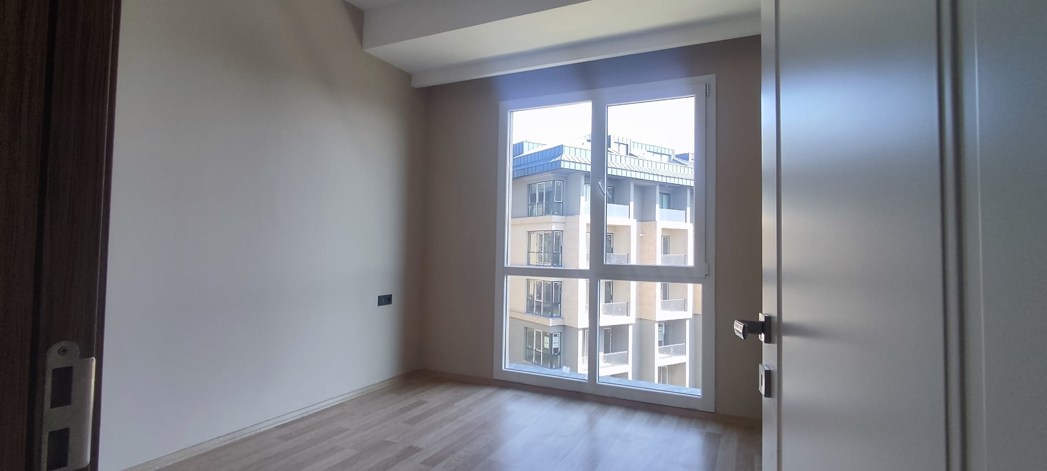 Palm Marin  3 Bed Apartment with Sea View - Vacant & Ready