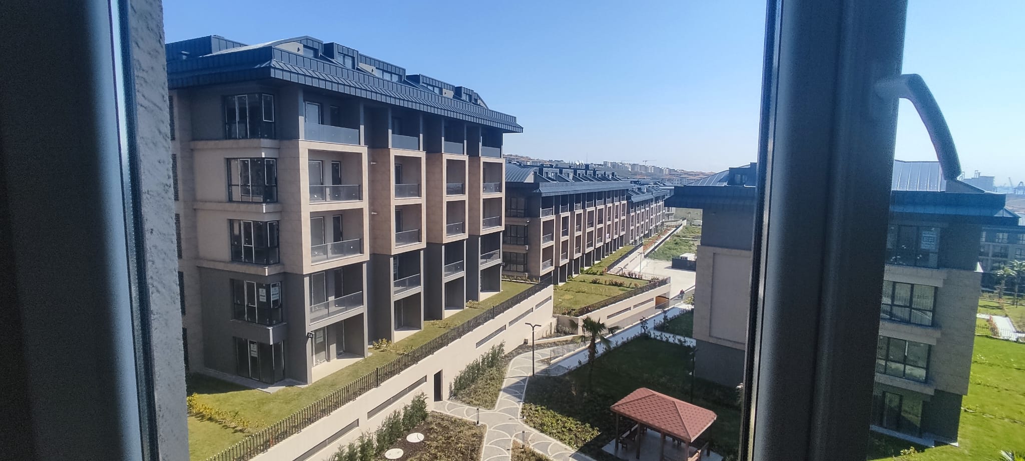 Palm Marin  3 Bed Apartment with Sea View - Vacant & Ready